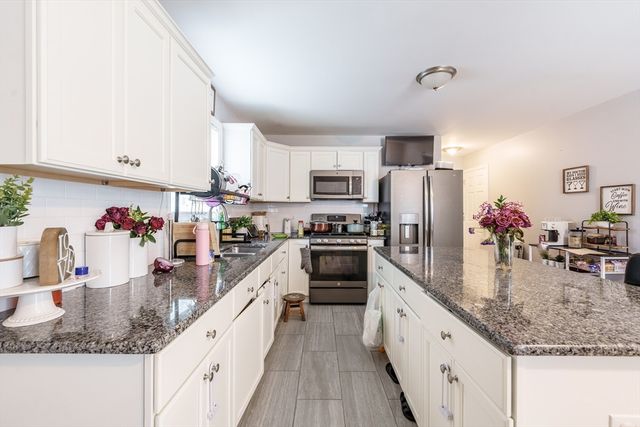 8-10 Kensington Ave, Springfield, MA 01108