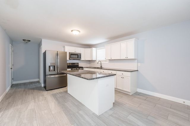 8-10 Kensington Ave, Springfield, MA 01108