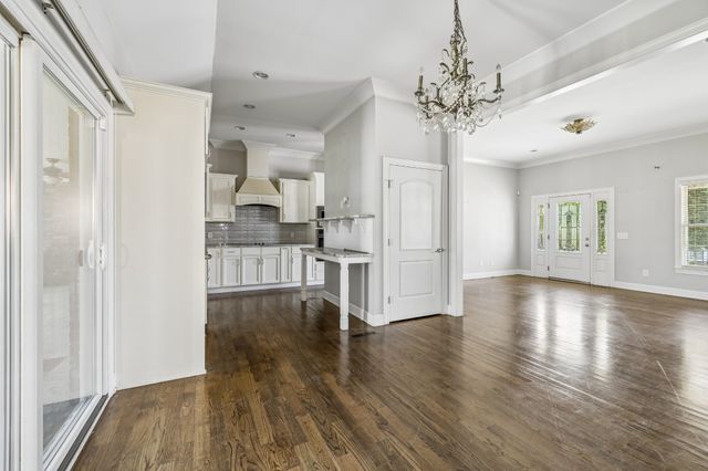 737 Work Dr, Nashville, TN 37207
