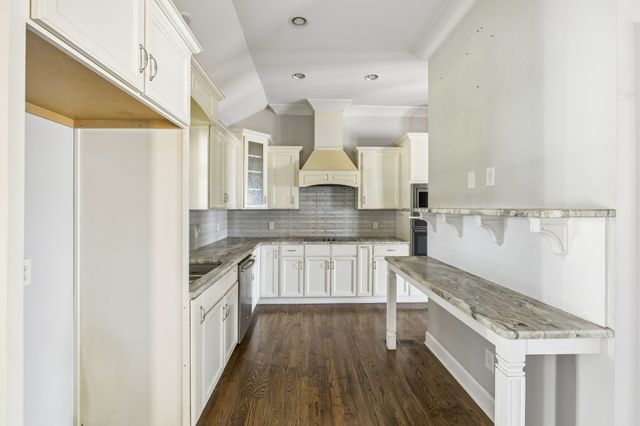 737 Work Dr, Nashville, TN 37207