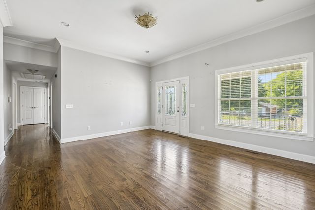 737 Work Dr, Nashville, TN 37207