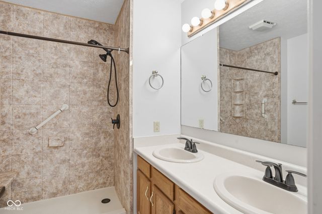 6235 Miller Woods Lane, Indianapolis, IN 46237