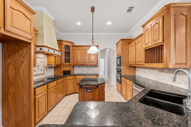 106 Woodhaven Court, Weatherford, TX 76087