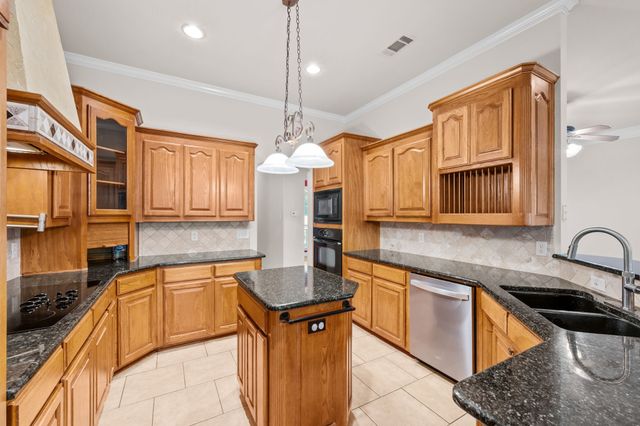 106 Woodhaven Court, Weatherford, TX 76087