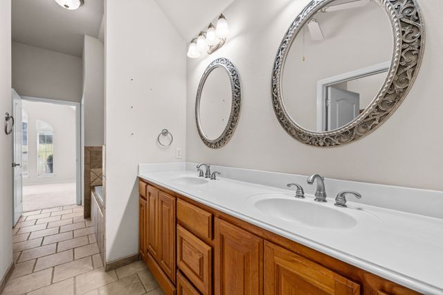 106 Woodhaven Court, Weatherford, TX 76087