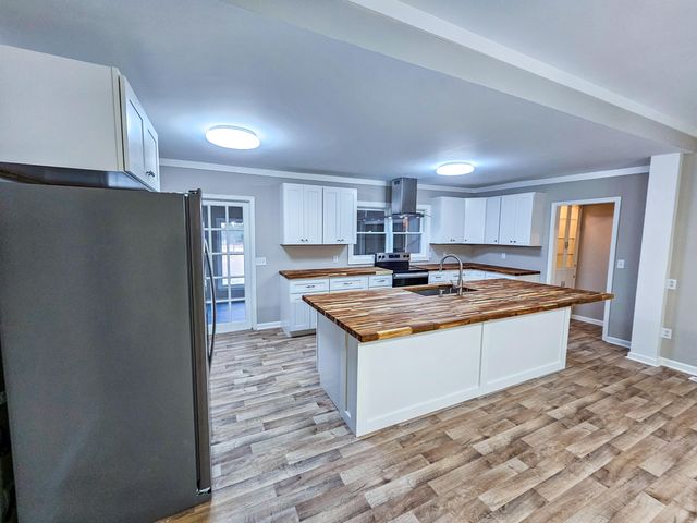 127 Meadowlake Drive, Walterboro, SC 29488