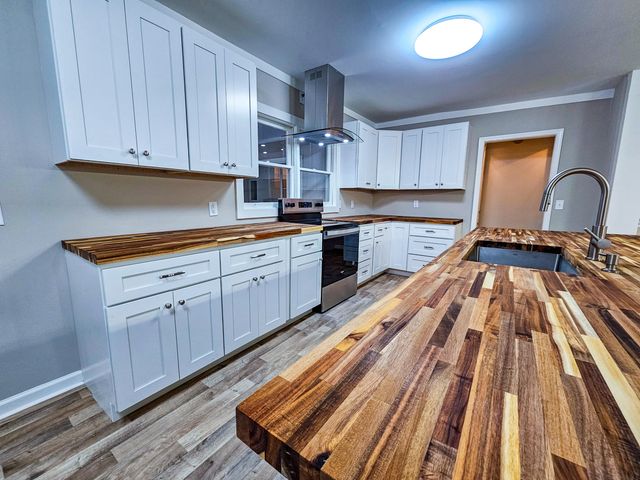 127 Meadowlake Drive, Walterboro, SC 29488