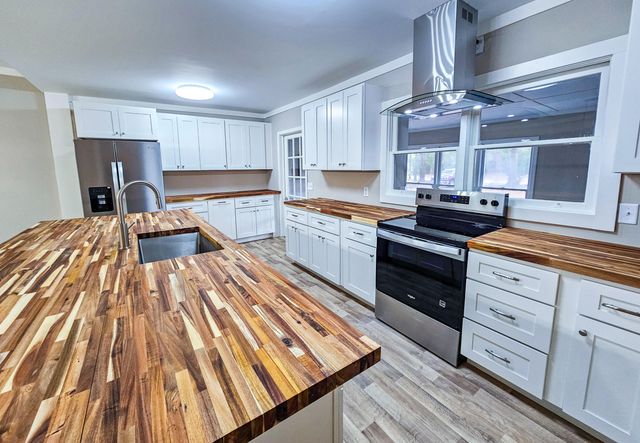 127 Meadowlake Drive, Walterboro, SC 29488