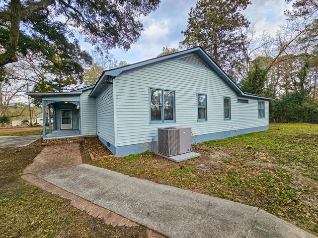 127 Meadowlake Drive, Walterboro, SC 29488