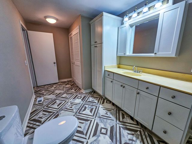 127 Meadowlake Drive, Walterboro, SC 29488