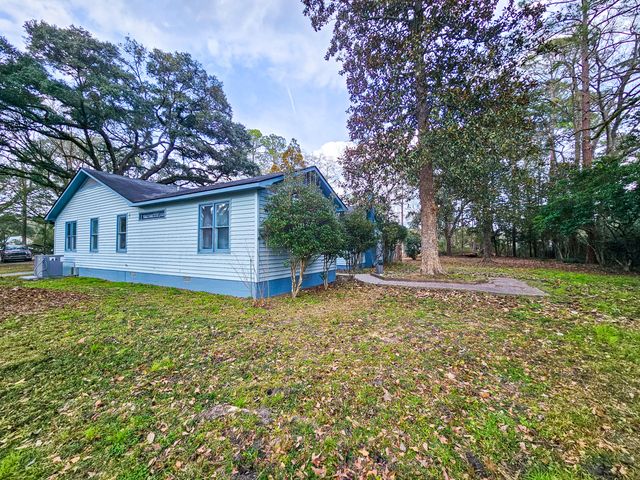 127 Meadowlake Drive, Walterboro, SC 29488