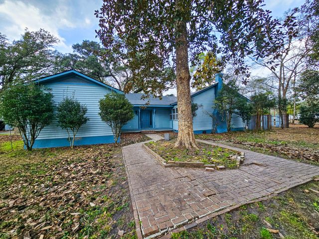 127 Meadowlake Drive, Walterboro, SC 29488