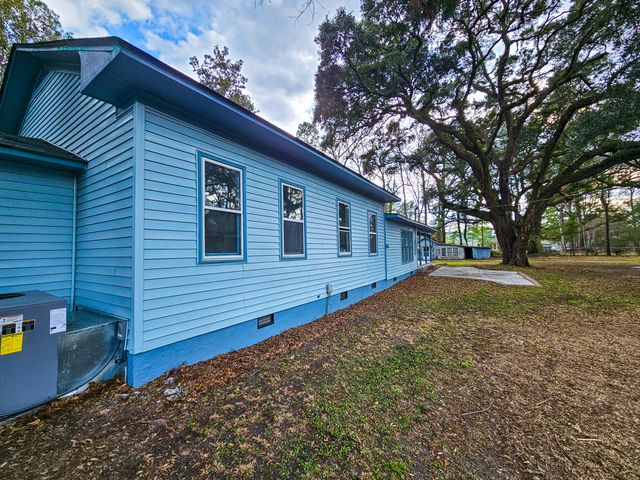 127 Meadowlake Drive, Walterboro, SC 29488