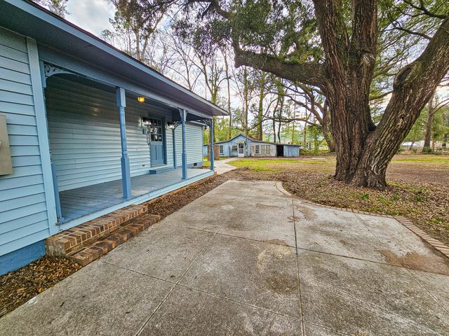 127 Meadowlake Drive, Walterboro, SC 29488