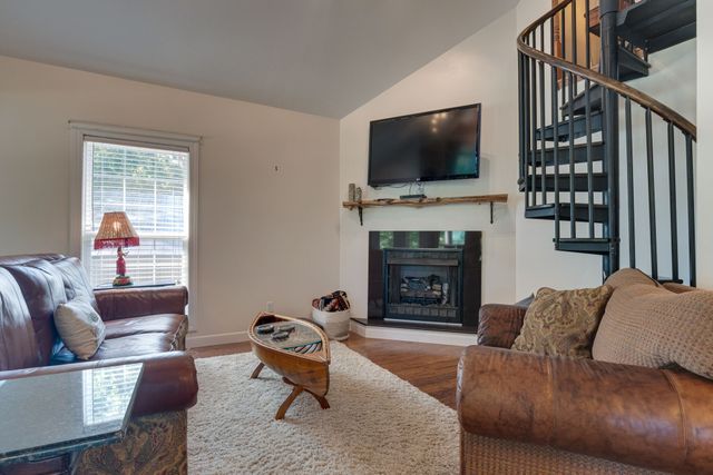 752 Pevahouse Camp Ln, Decaturville, TN 38329