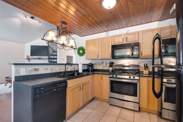 752 Pevahouse Camp Ln, Decaturville, TN 38329