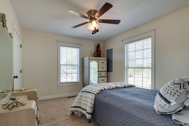 752 Pevahouse Camp Ln, Decaturville, TN 38329