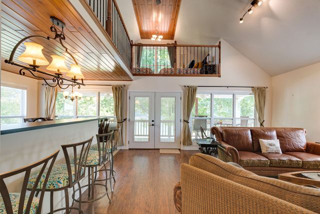 752 Pevahouse Camp Ln, Decaturville, TN 38329