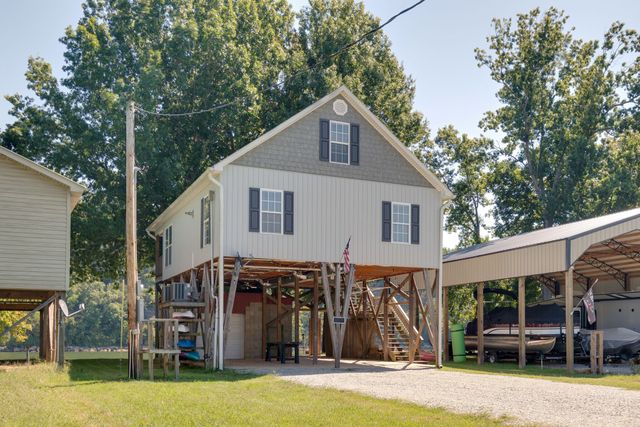 752 Pevahouse Camp Ln, Decaturville, TN 38329