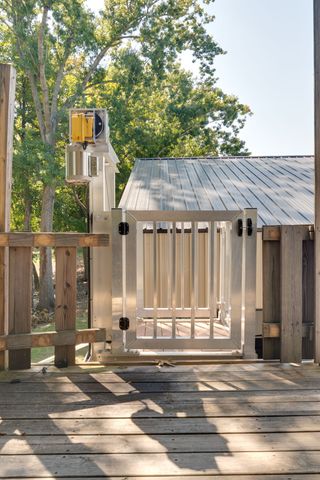 752 Pevahouse Camp Ln, Decaturville, TN 38329