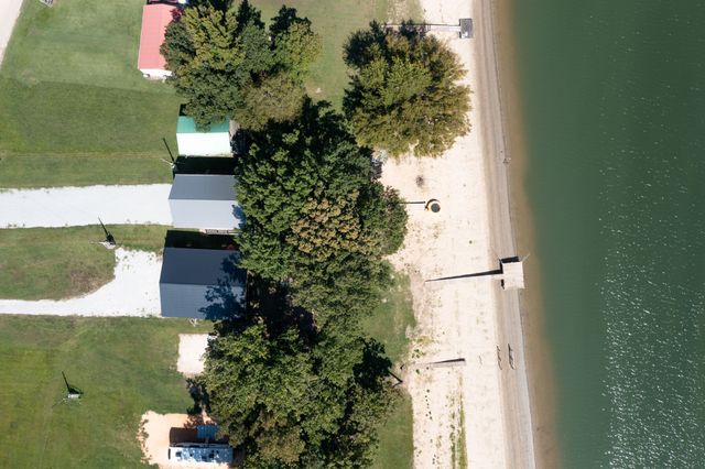 752 Pevahouse Camp Ln, Decaturville, TN 38329