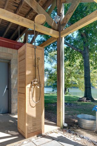 752 Pevahouse Camp Ln, Decaturville, TN 38329