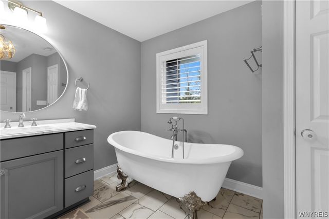 50 Autumn Creek Court, Amherst, NY 14051