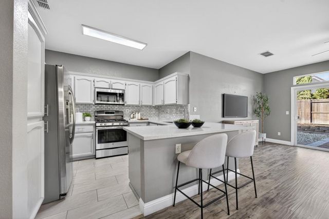 7915 NEYLAND Way, Sacramento, CA 95829