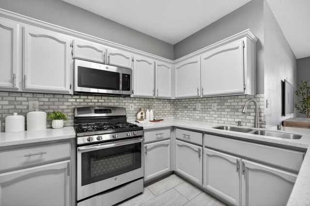 7915 NEYLAND Way, Sacramento, CA 95829