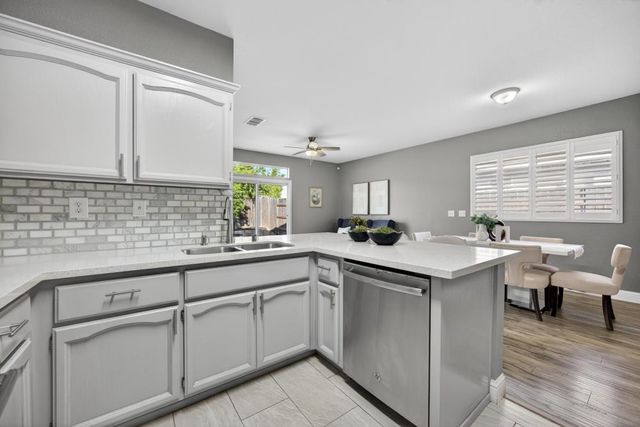 7915 NEYLAND Way, Sacramento, CA 95829