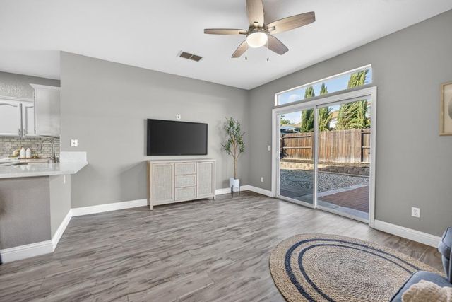 7915 NEYLAND Way, Sacramento, CA 95829