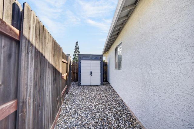 7915 NEYLAND Way, Sacramento, CA 95829