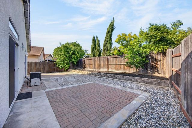 7915 NEYLAND Way, Sacramento, CA 95829