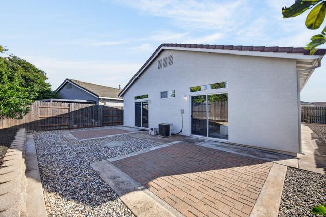 7915 NEYLAND Way, Sacramento, CA 95829