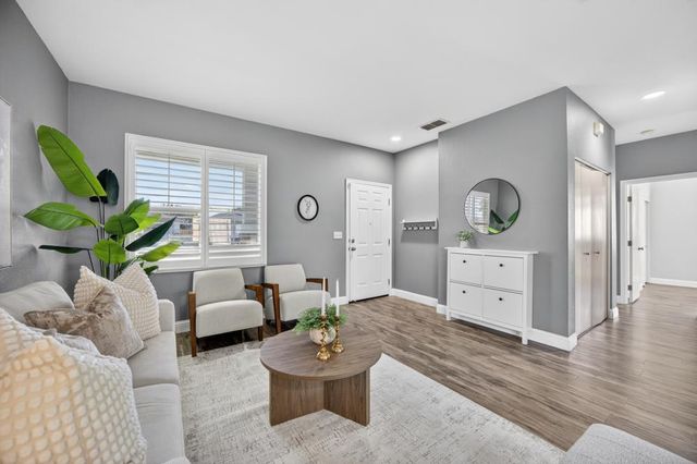 7915 NEYLAND Way, Sacramento, CA 95829