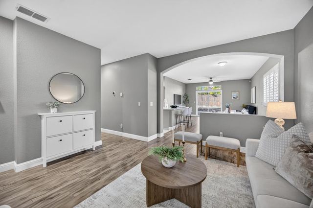 7915 NEYLAND Way, Sacramento, CA 95829