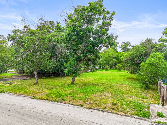 260 N HACKBERRY AVE, New Braunfels, TX 78130