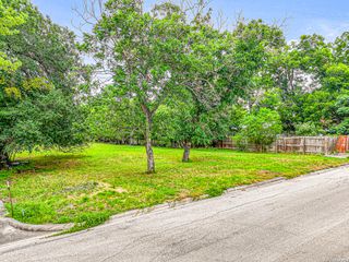 260 N HACKBERRY AVE, New Braunfels, TX 78130