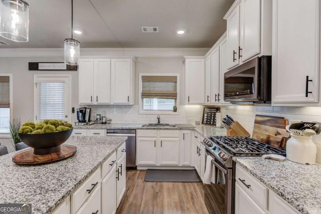 102 Morris Creek Drive, Hoschton, GA 30548