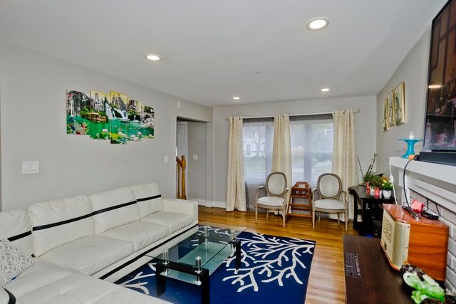 174 Abbott St, Springfield, MA 01118