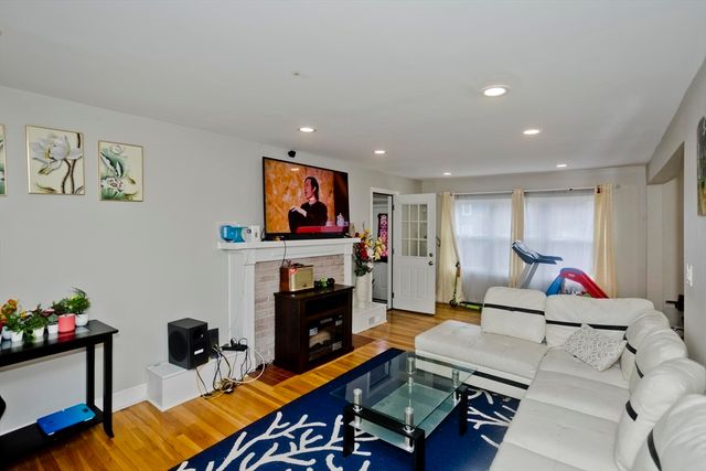 174 Abbott St, Springfield, MA 01118