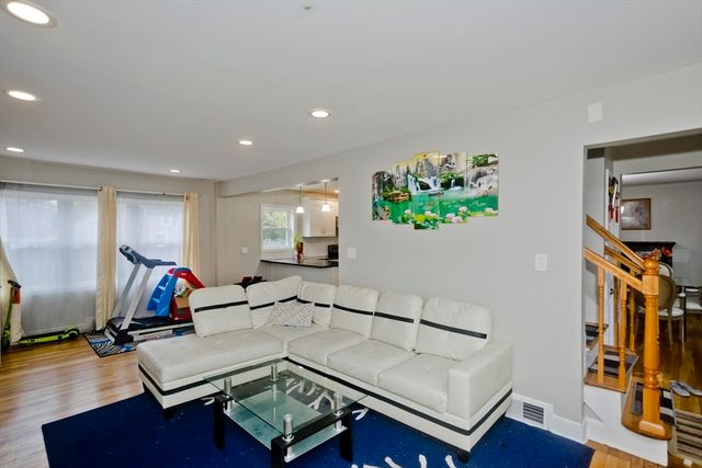 174 Abbott St, Springfield, MA 01118