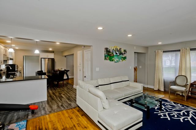 174 Abbott St, Springfield, MA 01118