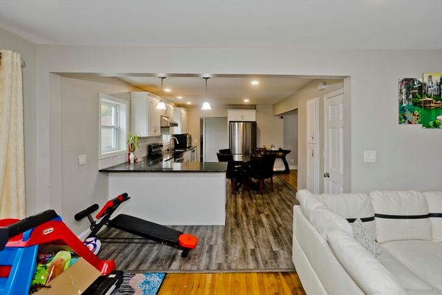 174 Abbott St, Springfield, MA 01118