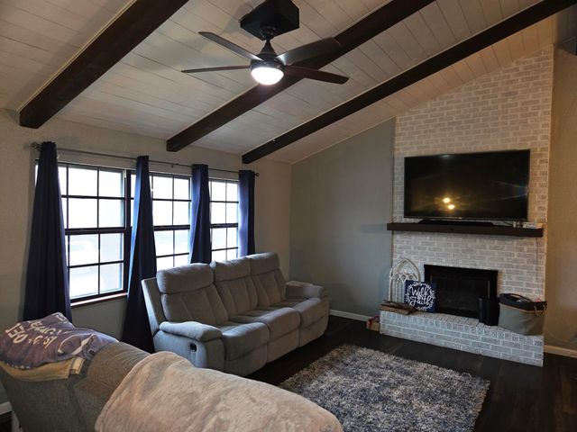 916 W 10th, Newton, KS 67114