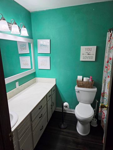 916 W 10th, Newton, KS 67114