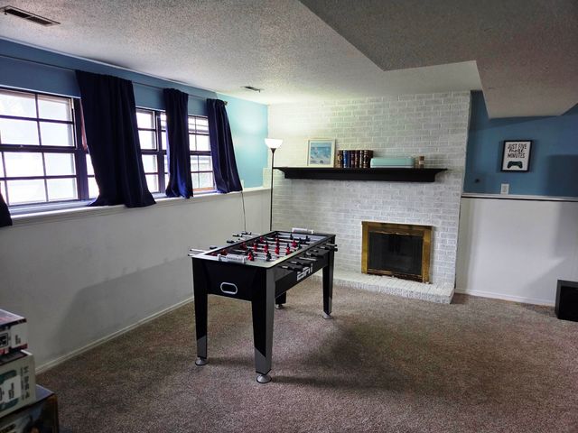 916 W 10th, Newton, KS 67114