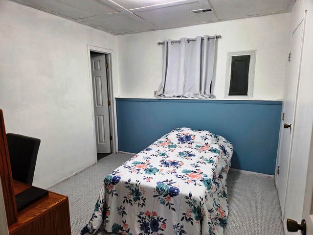 916 W 10th, Newton, KS 67114