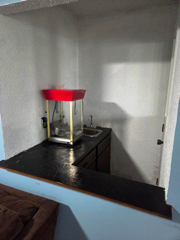 916 W 10th, Newton, KS 67114