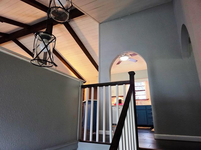 916 W 10th, Newton, KS 67114